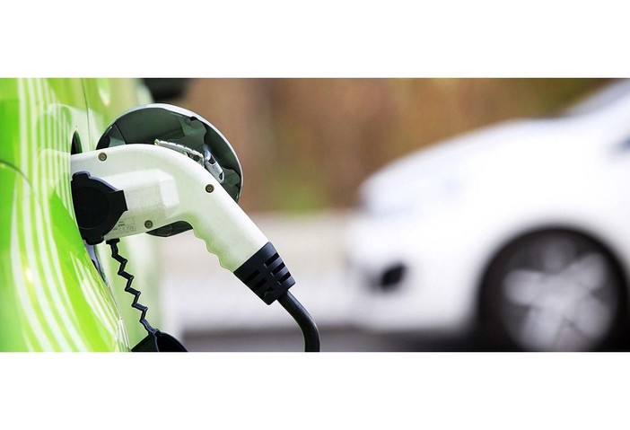Pnrr, bonus veicoli elettrici: in un giorno richiesti oltre 55.600 voucher Pnrr, bonus veicoli elettrici: in un giorno richiesti oltre 55.600 voucher