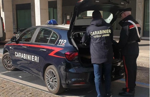 Lavoro irregolare, telecamere abusive e merce contraffatta: sanzionate due attività commerciali ossolane