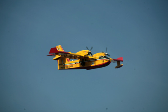 Incendio a Premosello Chiovenda, in azione due Canadair e un elicottero
