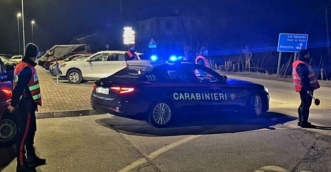 Tampona un’auto e fugge: 24enne ubriaco rintracciato dai Carabinieri Tampona un’auto e fugge: 24enne ubriaco rintracciato dai Carabinieri