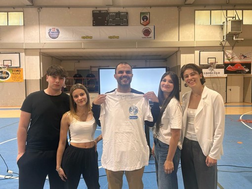 Daniele Cassioli con i rappresentanti d’istituto