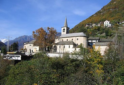 Lavori alle ex scuole di Cimamulera: strada chiusa per due ore Lavori alle ex scuole di Cimamulera: strada chiusa per due ore