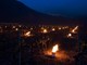 Vallese, lo spettacolo di centinaia di candele accese a protezione degli alberi da frutto