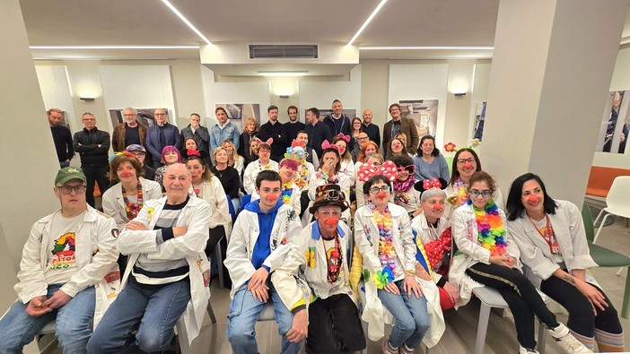 Tra nasi rossi e sorrisi, i ragazzi con disabilità diventano volontari di Dottor Clown Vco FOTO
