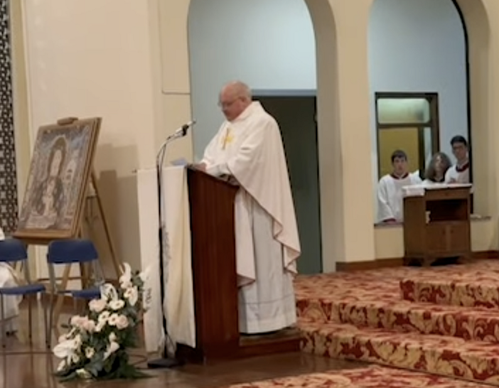 L'omelia di don Vincenzo Barone alla messa di Natale: "La luce è sorta"