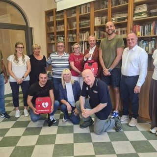 Un nuovo defibrillatore per la casa di riposo Massimo Lagostina