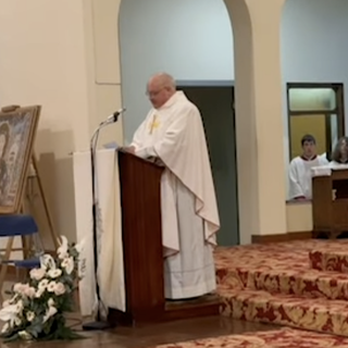 L'omelia di don Vincenzo Barone alla messa di Natale: "La luce è sorta"