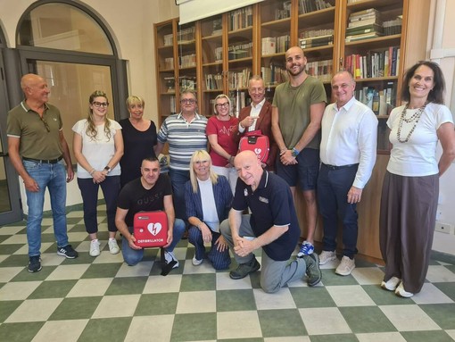 Un nuovo defibrillatore per la casa di riposo Massimo Lagostina