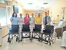 Dal Cantante della Solidarietà quattro carrozzine al reparto di oncologia di Domodossola