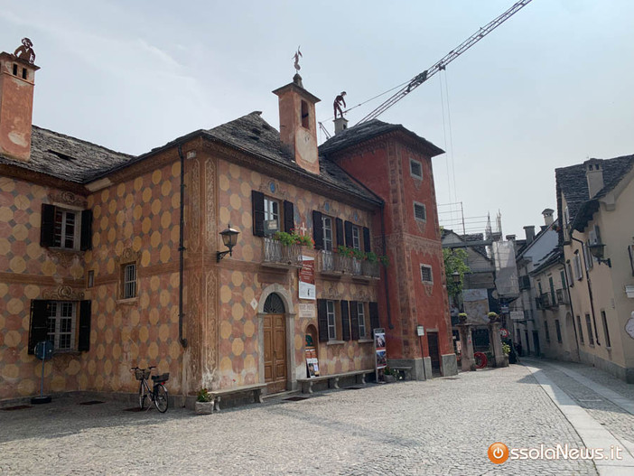 La nuova mostra a Santa Maria Maggiore rende omaggio all'arte di Carlo Mattei