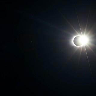 Eclissi solare parziale nei cieli del Piemonte: come osservare il fenomeno