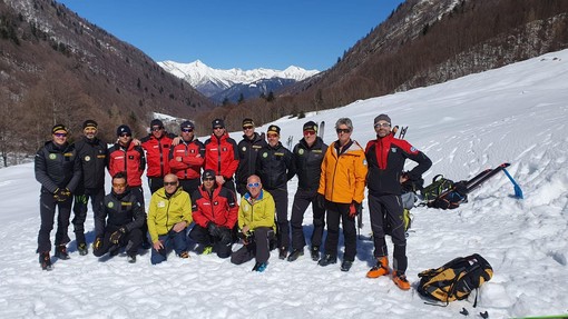 Prevenzione del rischio valanghe: addestramento congiunto in Val Loana FOTO E VIDEO
