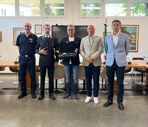 Sicurezza stradale, il Lions Club dona un etilometro alle forze dell'ordine di Villadossola