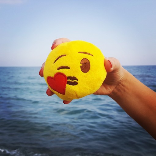 Curiosità. Oggi, 17 luglio, è la giornata mondiale delle emoji Curiosità. Oggi, 17 luglio, è la giornata mondiale delle emoji