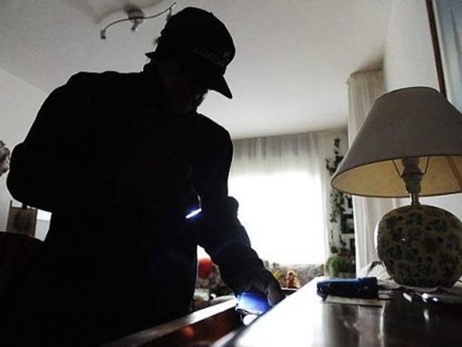 Calice, “Occhio al quartiere”: gruppo WhatsApp nato per affrontare la paura dei furti