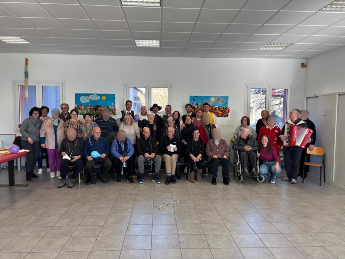 Carnevale di solidarietà e musica all'Alzheimer caffè dell'Ossola