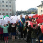 Gli alunni delle Milani intonano l'Inno di Mameli sotto il Municipio FOTO E VIDEO