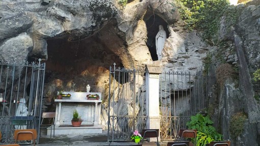 Sacro Monte Calvario, la messa nella grotta di Lourdes per la giornata del malato