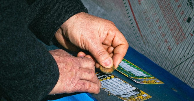 Trontano, Gratta e Vinci fortunato: vinti 20mila euro Trontano, Gratta e Vinci fortunato: vinti 20mila euro