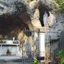 Sacro Monte Calvario, la messa nella grotta di Lourdes per la giornata del malato