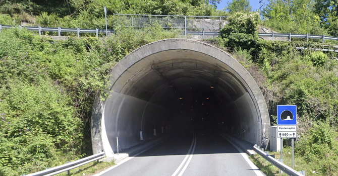SS 659, senso unico alternato nella galleria Pontemaglio