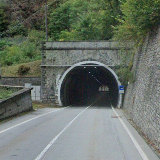 Valle Vigezzo, senso unico alternato per una notte nella galleria di Masera