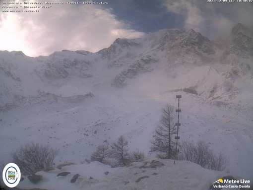 Ghiacciaio del Belvedere: ieri 33 cm di neve fresca, oggi raffiche di vento a 136 km/h