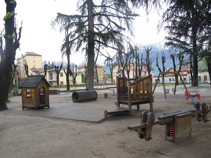 Il parco giochi di via Trieste cambia volto