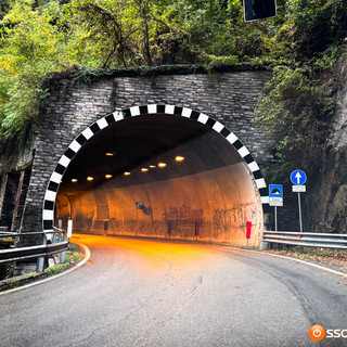 SS 549, senso unico alternato nella galleria Gozzi
