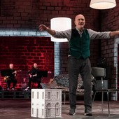 Claudio Bisio protagonista al teatro La Fabbrica con "La mia vita raccontata male"