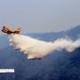 Incendi in Ossola, l'emergenza non è finita: nuovi focolai a Calasca e torna il Canadair