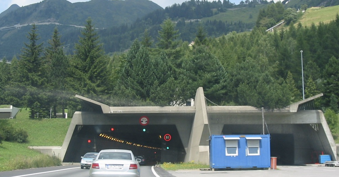 Svizzera: galleria San Gottardo chiusa per 12 notti dal 10 agosto Svizzera: galleria San Gottardo chiusa per 12 notti dal 10 agosto