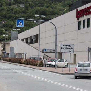 Da Parigi a Cortina in bicicletta: Silvia Gottardi fa tappa a Crevoladossola