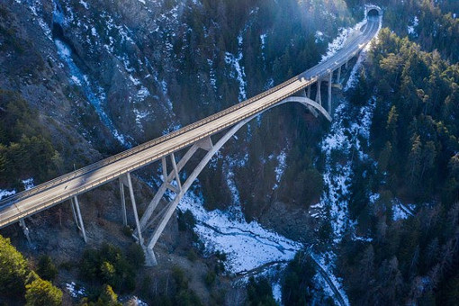 A9, il ponte di Bächgraben sul Passo del Sempione