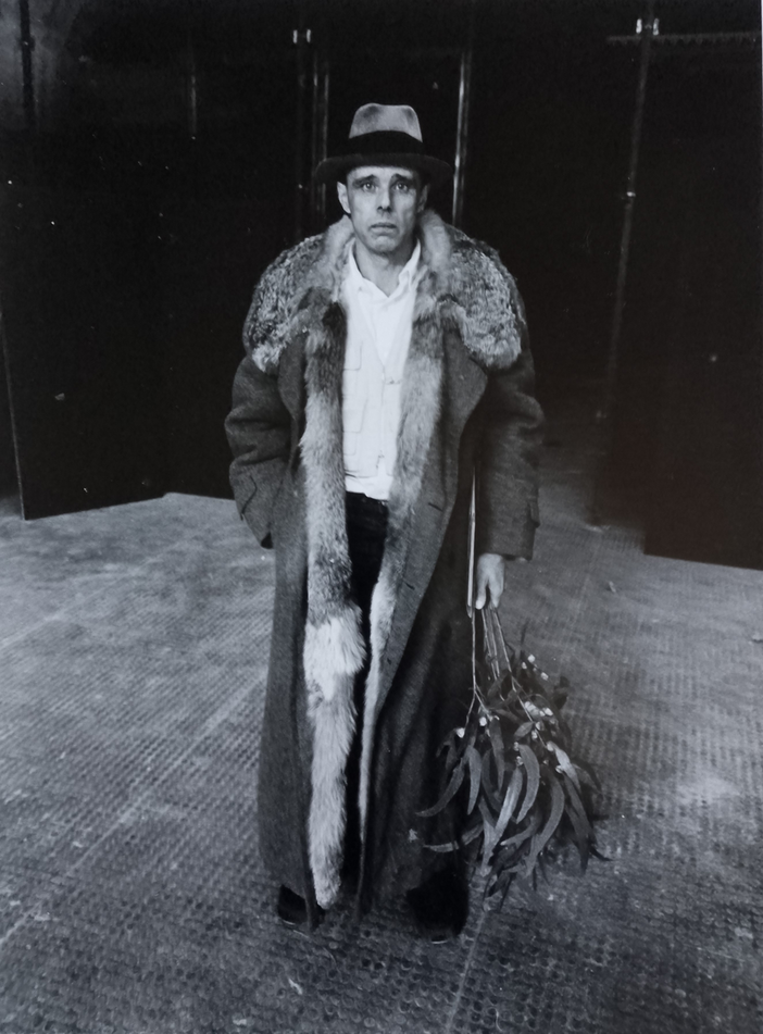 Domodossola riscopre l’incontro tra Sandro Becchetti e Joseph Beuys: l'arte degli anni 70' da Sali & Pistacchi Domodossola riscopre l’incontro tra Sandro Becchetti e Joseph Beuys: l'arte degli anni 70' da Sali & Pistacchi