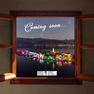 “Isole di luce” torna nel 2025: il Distretto Turistico dei Laghi accende l’Isola dei Pescatori