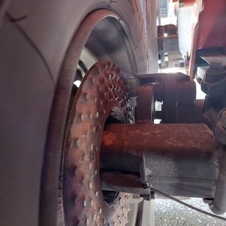 Camion italiano con freno rotto sulle strade del Ticino: scatta lo stop della polizia cantonale