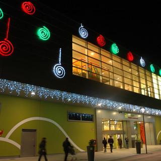 Caro-bollette, Nova Coop spegne oltre un terzo delle luminarie di Natale nei supermercati