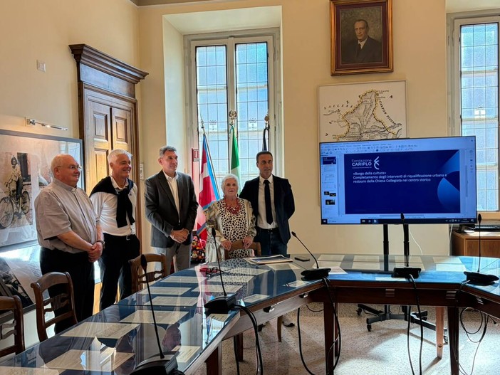 Da sinistra don Vincenzo Barone, Franco Falciola, Marco Guatta, Giulia Margaroli, Lucio Pizzi Da sinistra don Vincenzo Barone, Franco Falciola, Marco Guatta, Giulia Margaroli, Lucio Pizzi