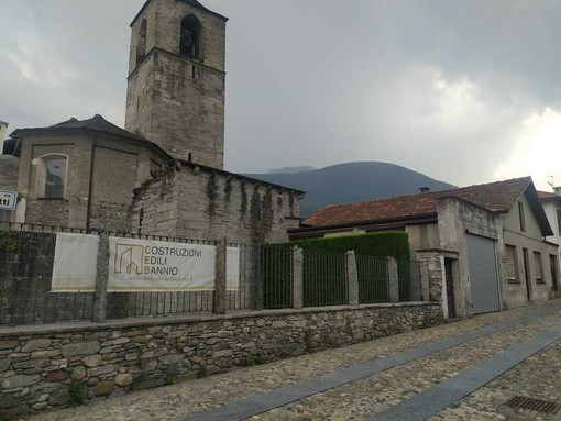 Le mura medievali lungo via Facchinetti Le mura medievali lungo via Facchinetti