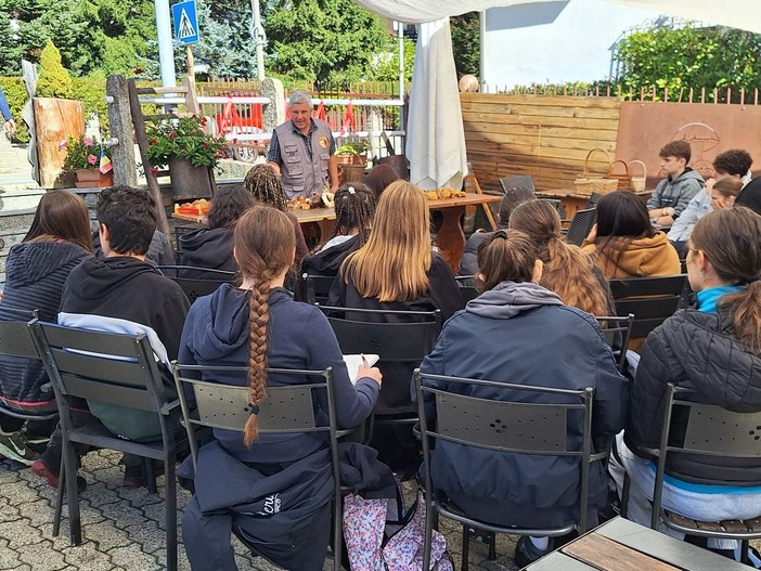 Studenti dello Spezia a lezione di funghi FOTO