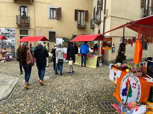 Il volontariato protagonista dei mercatini di Natale del Vco Il volontariato protagonista dei mercatini di Natale del Vco