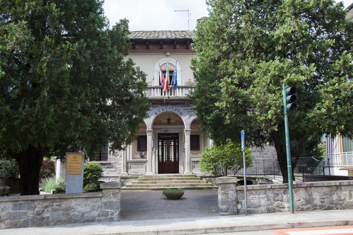 Premosello, la minoranza attacca: "Il sindaco parli chiaro, il suo silenzio non è più neutralità" Premosello, la minoranza attacca: "Il sindaco parli chiaro, il suo silenzio non è più neutralità"