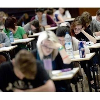 Maturità 2025: le possibili tracce del tema d’italiano tra attualità, intelligenza artificiale, memoria e sogni dei giovani