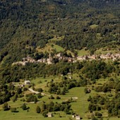 Cittadini in azione: a Crodo un gruppo di volontari impegnati nella pulizia dei sentieri