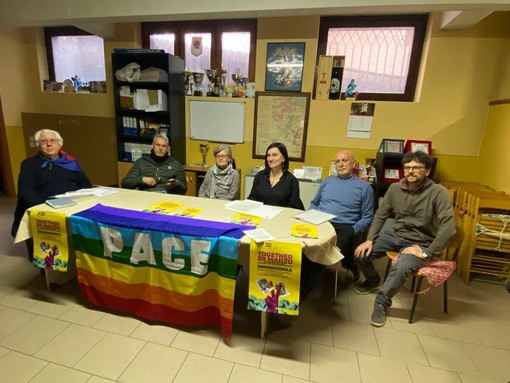 I rappresentanti dei comitati Ossola Ferma il Riarmo e Ossola per la Palestina I rappresentanti dei comitati Ossola Ferma il Riarmo e Ossola per la Palestina