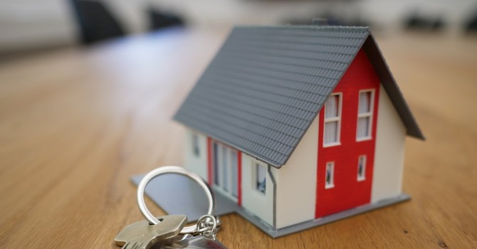 Verbania si conferma regina del mercato immobiliare in Piemonte: i prezzi delle case al massimo storico