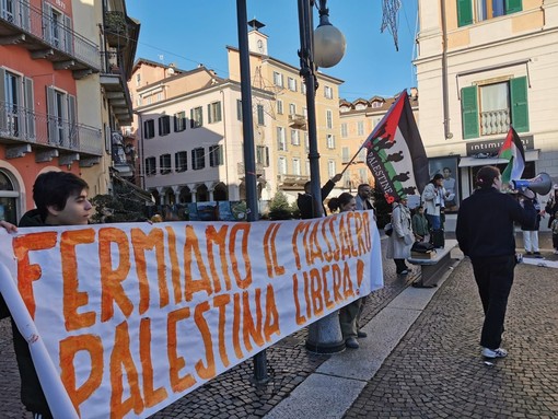 Verbania, fiaccolata e presidio per la Giornata di solidarietà con il popolo palestinese Verbania, fiaccolata e presidio per la Giornata di solidarietà con il popolo palestinese