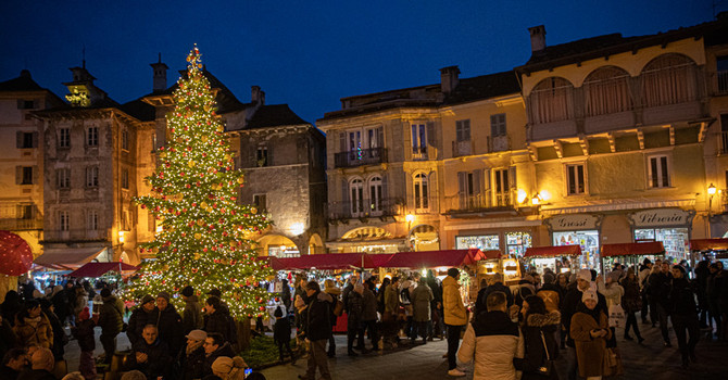 Mercatini di Natale, Domodossola tra le dieci mete preferite dagli italiani che viaggiano in treno Mercatini di Natale, Domodossola tra le dieci mete preferite dagli italiani che viaggiano in treno