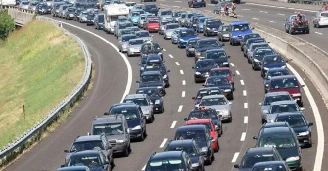 Fine settimana da bollino nero sulle autostrade: attesi oltre 26 milioni di spostamenti Fine settimana da bollino nero sulle autostrade: attesi oltre 26 milioni di spostamenti